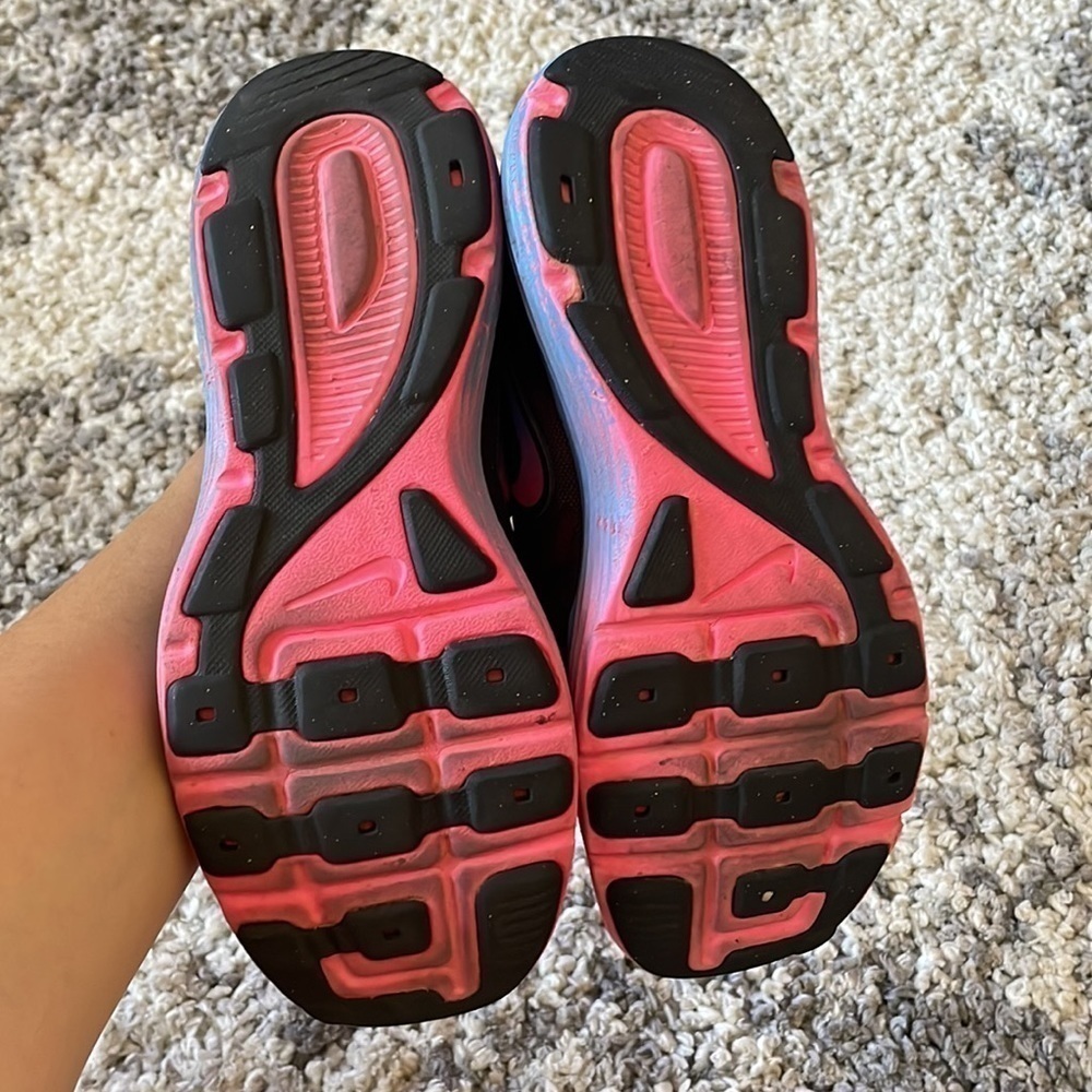 Womens Nike shoes - Picture 4 of 7